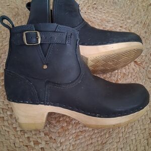 No. 6 Black Leather Clogs with Wooden Heel